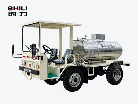 1方電動(dòng)四輪犢牛喂奶車(chē)（臥式罐、帶攪拌）